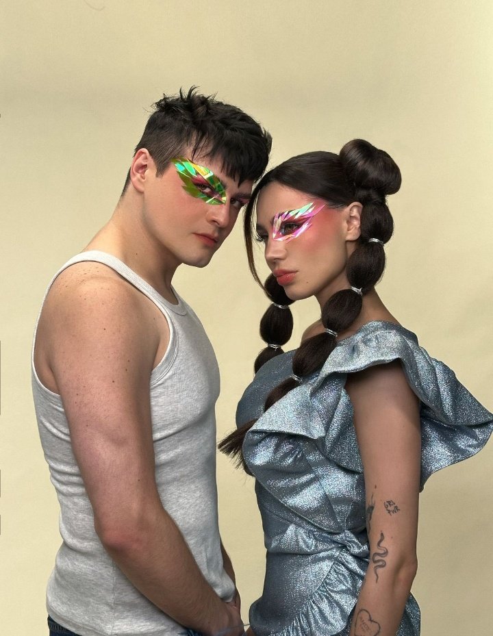 UpdatesDarian's tweet photo. 📸 || #DarianRojas aparece en portada junto Andrew Larrañaga de la revista "Beauty Junkies".

Link de la pagina: 
https://t.co/TooXUtDZsg https://t.co/fxkekz0M1X