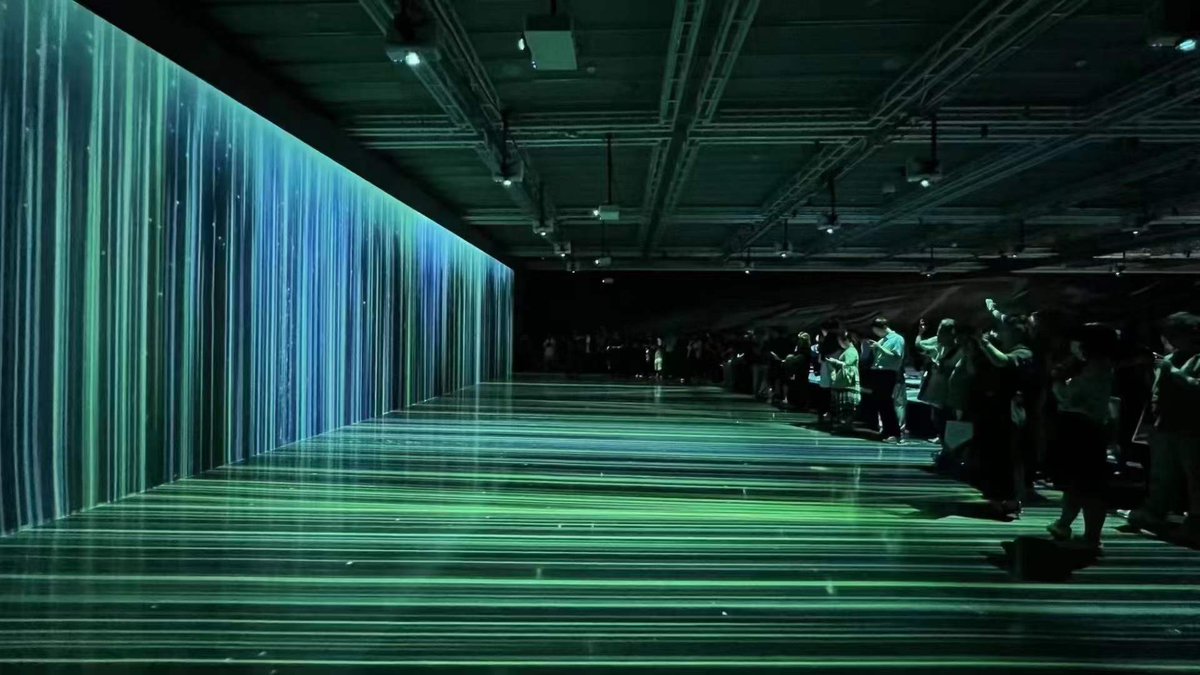 CNenlightV's tweet image. Silk Road Vision pays tribute to Zaha Hadid's architectural aesthetics and creates a "flowing journey of light and shadow" for the "THE NEW WORLD" design exhibition by Zaha Hadid Architects.
#hecoos #lightshadow #mapping #AVsolution #art #DesignExhibition #mediaserver #aesthetics