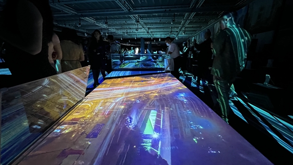 CNenlightV's tweet image. Silk Road Vision pays tribute to Zaha Hadid's architectural aesthetics and creates a "flowing journey of light and shadow" for the "THE NEW WORLD" design exhibition by Zaha Hadid Architects.
#hecoos #lightshadow #mapping #AVsolution #art #DesignExhibition #mediaserver #aesthetics
