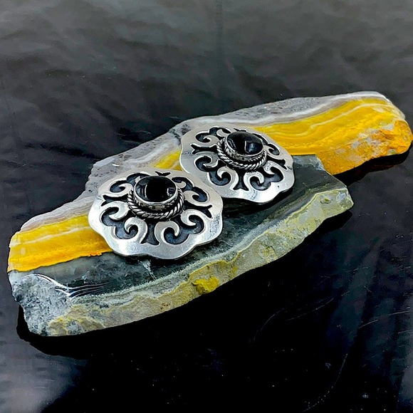 So good I had to share! Check out all the items I'm loving on <a href="/Poshmarkapp/">Poshmark</a> from <a href="/CarolWoodyard/">Carol Woodyard</a> <a href="/PanseyGarner/">Pansey garner</a> #poshmark #fashion #style #shopmycloset #americaneagleoutfitters: posh.mk/cLZvDmvhjBb