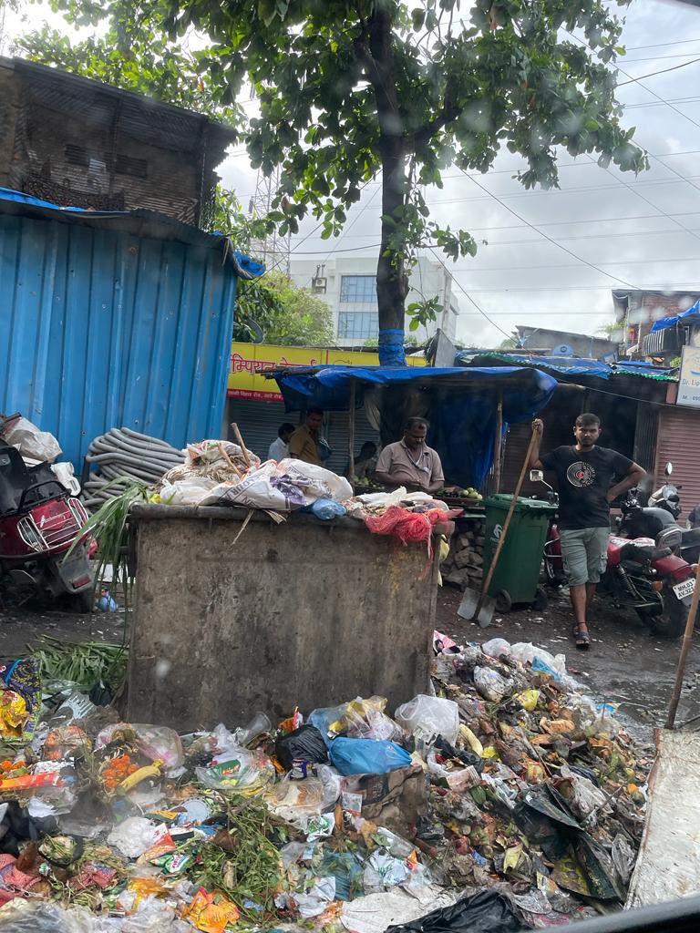 pmsinghania's tweet photo. @mybmc @CMOMaharashtra @Dev_Fadnavis the GARBAGE BIN &amp; Garbage collection truck are still in the middle of road creating a Jam of 30 to 45 mins on Aarey Road. #mumbaitraffic @MTPHereToHelp @mumbaitraffic @mieknathshinde 
Tolerance being tested of #Mumbaikar retweet to be heard https://t.co/3n8za4FGrL