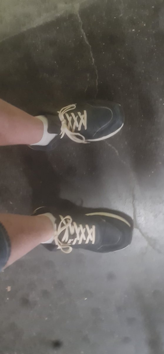 masterbear13127's tweet photo. Tu aimes les odeurs mais pas trop forte, c est pour toi,minable .. mes chaussettes sont sur ton nez pour 15 € ,dans ta bouche pour 20e, je les porte depuis hier dans des chaussures lavées et séchées dans la nuit
En dm #larbingay #cho7 #feet #humiliation #soumis #soumisgay https://t.co/SDQfkIEqf2
