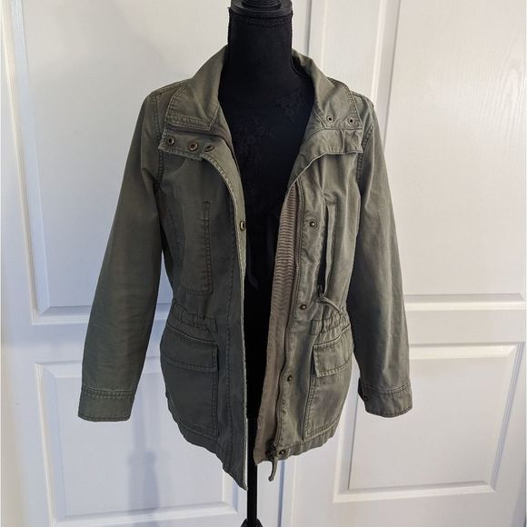 LynnLaddawan's tweet photo. So good I had to share! Check out all the items I'm loving on @Poshmarkapp #poshmark #fashion #style #shopmycloset #madewell #clinique #gstar: https://t.co/Zd3lQhJ0ab https://t.co/F7EKw72JZX