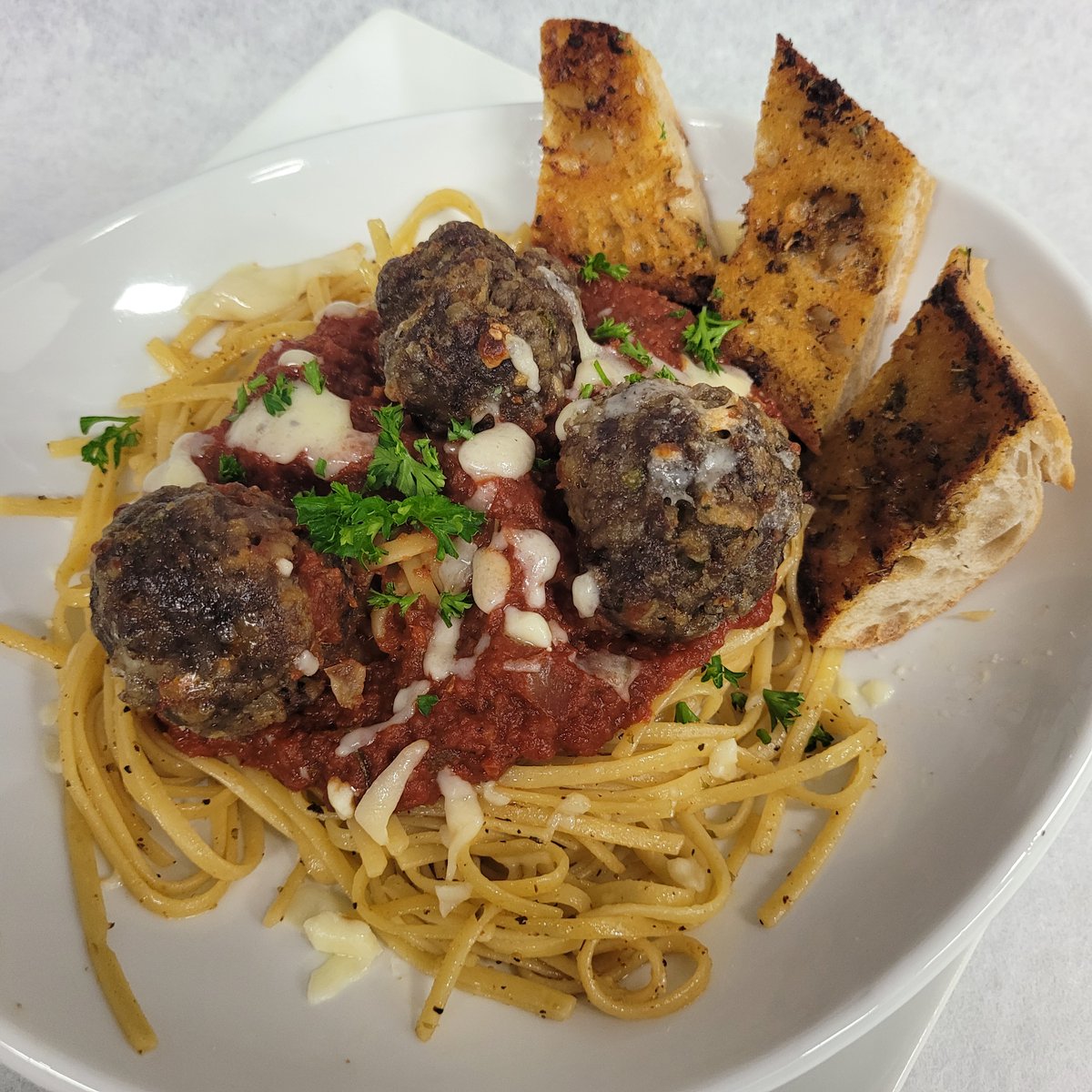 Spaghetti & Meatballs😶 😋 Hell Yeah!! Every Monday enjoy a plate of our spaghetti with a salad and garlic toast for just $12!! Tag who you're bringing with you below!! #thesummitkitchen #spokanewa #spokanegram #spokaneeats #spokanesmallbusiness #visitspokane #spokanedoesntsuck