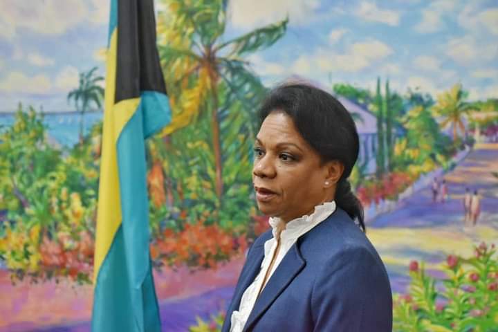 InesMChapman's tweet photo. El Primer ministro de la Mancomunidad de las Bahamas, recibió a la delegación cubana que asiste al 50 Aniversario de la independencia de ese hermano país. Sostuvimos un agradable y fraternal encuentro. Felicidades al pueblo de Bahamas #CubaNoEstáSola #CubaViveYTrabaja https://t.co/Mzgt2ORS2Q
