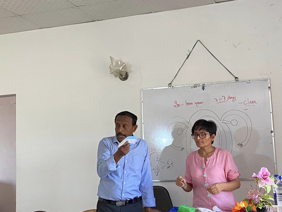 GlobalSouthDM's tweet photo. #DignifiedMenstruation Friendly #MenstrualProducts, #ReusablePad Making Training in Puttalam, #SriLanka https://t.co/3wUgOwGFHt