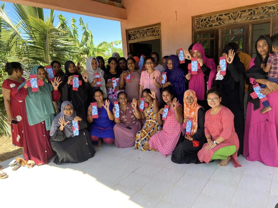 GlobalSouthDM's tweet photo. #DignifiedMenstruation Friendly #MenstrualProducts, #ReusablePad Making Training in Puttalam, #SriLanka https://t.co/3wUgOwGFHt