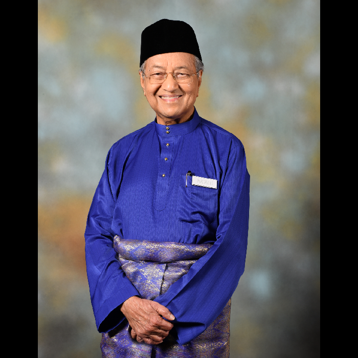 perdana4peace's tweet photo. Happy 98th birthday Tun Dr Mahathir Mohamad!
May you age in health and always be in His blessings.
Best wishes to our President from the entire Perdana Global Peace Foundation family.
#98th #CheDet #HappyBirthday #PGPFPresident #TunDrMahathirMohamad https://t.co/I9iGOvW2yl