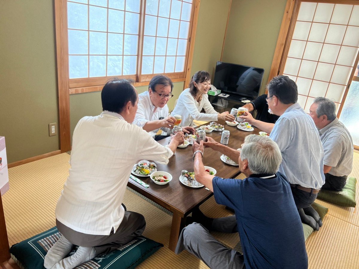 junzo_yamamoto's tweet photo. 夕刻南予松野町へ。町長、議長はじめ友人の方々と久しぶりに田舎での懇親を深めました。四万十川、広見川でとれた鮎や鰻、大変美味でした。感動！ https://t.co/zT4jk1Brf1