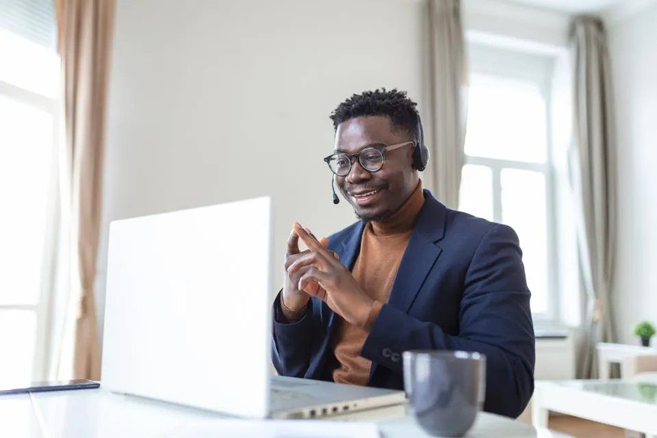 chaddthompson's tweet photo. Managing a remote team can feel daunting, but it also has a lot of benefits to one's #leadership skills. 

Good advice here on ways to effectively manage your #RemoteWork team: https://t.co/6FwHuKv04G via @Forbes

#HybridWork #VideoConferencing #productivity https://t.co/ox5gp6rxG4