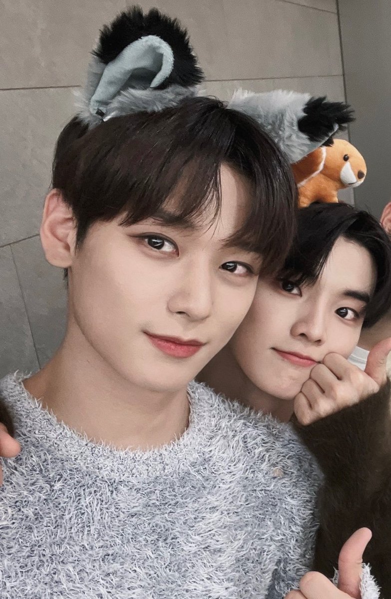 ititigo_115's tweet photo. 등뒤에 다람쥐는 키우시는 거에요²다......... https://t.co/IXd8Xc9eJF