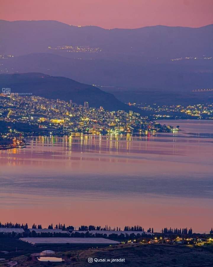 بحيرة طبريا في فلسطين المحتلة كما تظهر بوضوح من مدينة ام قيس الاردنية #الموقع الأثري #مدينة #جدارا 

في اربد لواء بني كنانة 

#فلسطين #سوريا #لبنان #الأردن 🇯🇴 
🇸🇾 
🇱🇧 
🇵🇸 
 🇯🇴
