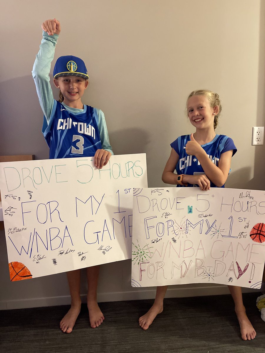 BoettlerL's tweet photo. @kahleahcopper thank you for going above &amp; beyond! You inspired these girls and made their night! They are forever fans! #Playerofthegame @chicagosky https://t.co/OVLO0OHa4Q