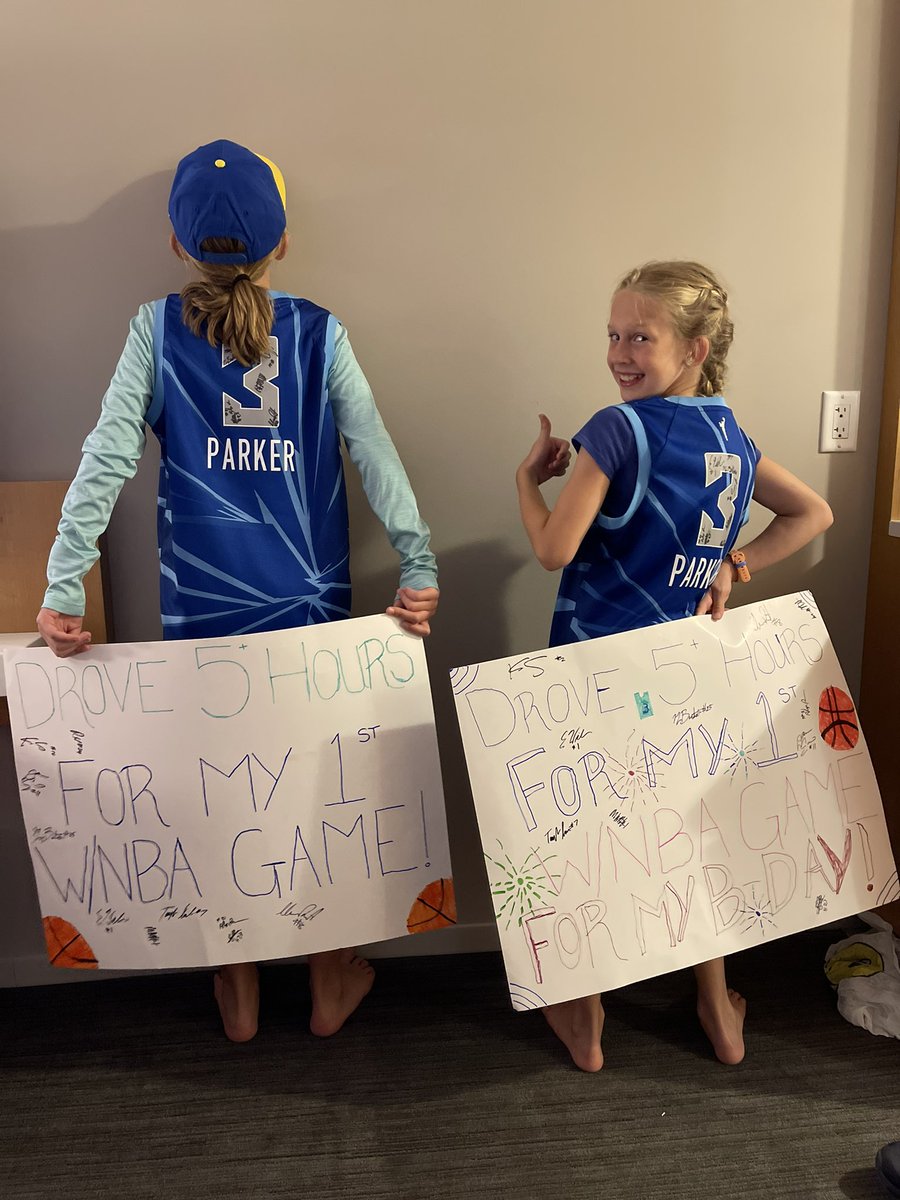 BoettlerL's tweet photo. @kahleahcopper thank you for going above &amp; beyond! You inspired these girls and made their night! They are forever fans! #Playerofthegame @chicagosky https://t.co/OVLO0OHa4Q