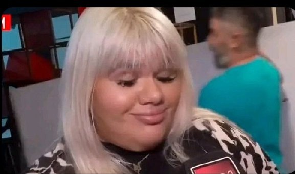 Vicuña: -Gracias a éste país que me dió un amor
Pampita: 
#MartinFierro