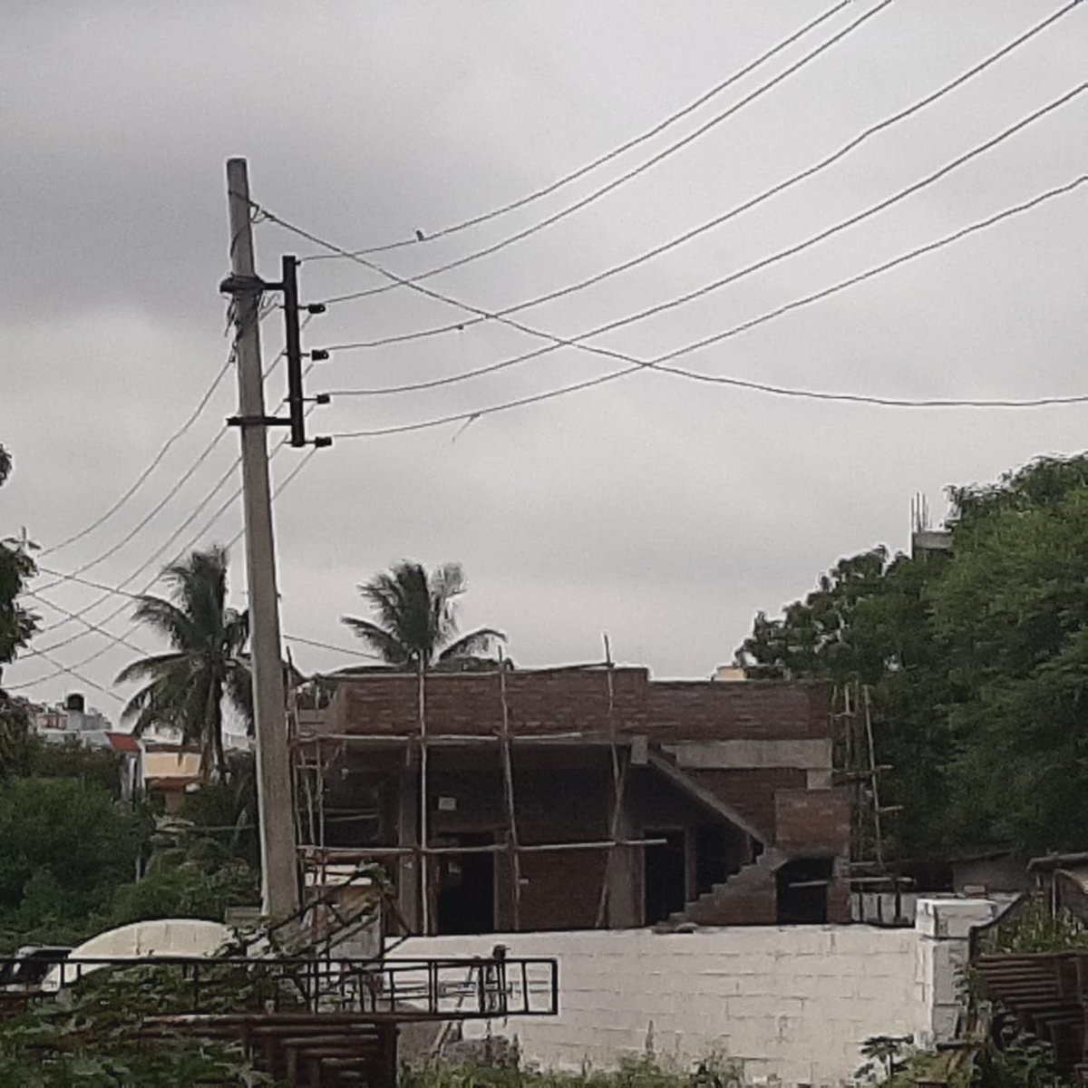 journalistupda1's tweet photo. అల్వాల్ ఖానాజీగూడలోని  135 division అక్రమ నిర్మాణాలపై జిహెచ్ఎంసి మీనమేషాలు. అక్రమ నిర్మాణమని గుర్తించిన అధికారులే.. నోటీసులు ఇస్తున్నామని చెబుతూ కాలయాపన. డిసి పనితీరుకు సవాలుగా నిలుస్తున్న ... అక్రమ నిర్మాణం ఇదే@DCAlwalGHMC @27_acp @GHMCOnline @CommissionrGHMC @Director_EVDM https://t.co/qfu60ZaYqV