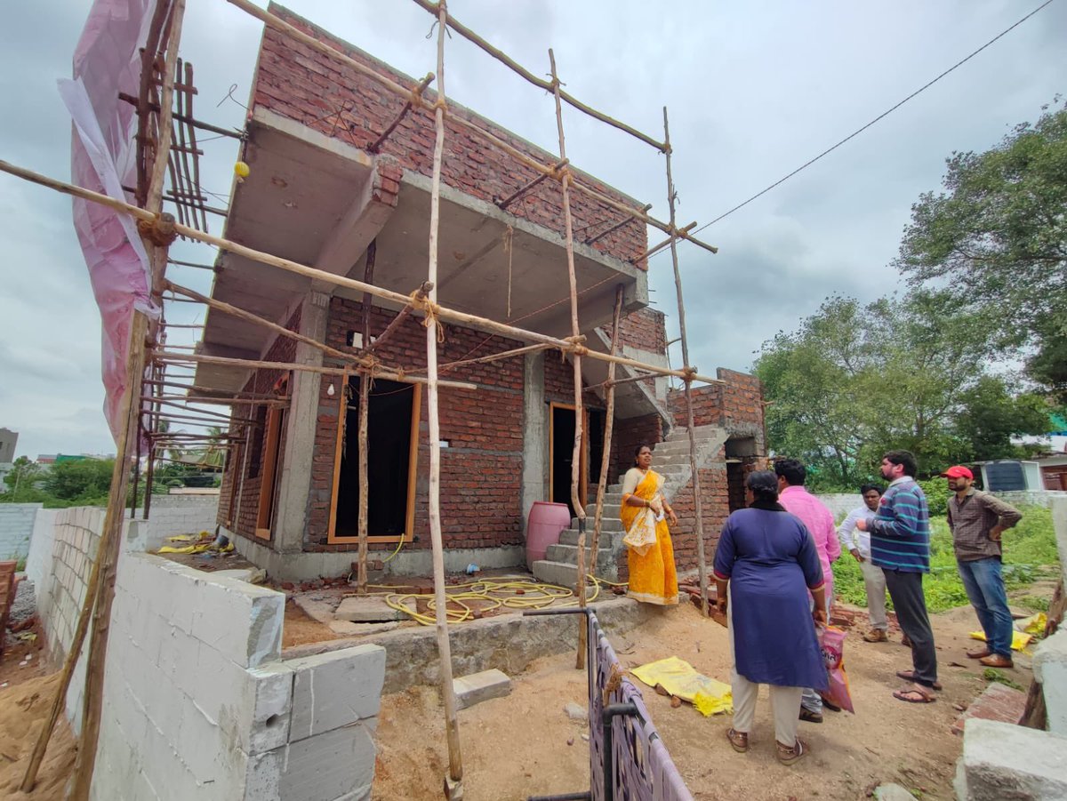 journalistupda1's tweet photo. అల్వాల్ ఖానాజీగూడలోని  135 division అక్రమ నిర్మాణాలపై జిహెచ్ఎంసి మీనమేషాలు. అక్రమ నిర్మాణమని గుర్తించిన అధికారులే.. నోటీసులు ఇస్తున్నామని చెబుతూ కాలయాపన. డిసి పనితీరుకు సవాలుగా నిలుస్తున్న ... అక్రమ నిర్మాణం ఇదే@DCAlwalGHMC @27_acp @GHMCOnline @CommissionrGHMC @Director_EVDM https://t.co/qfu60ZaYqV
