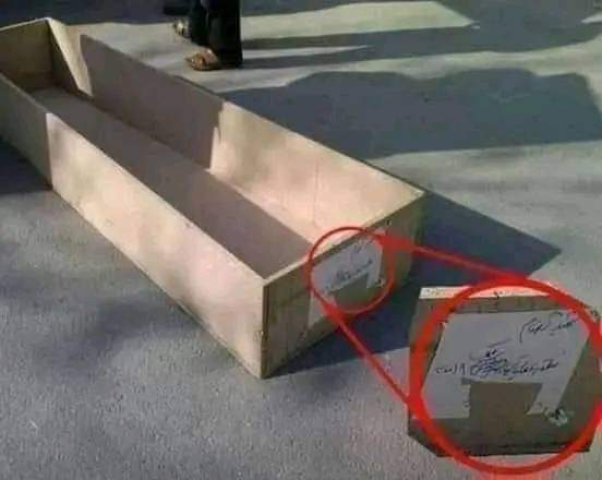 abdulrah5000's tweet photo. سخت مې وخندل😂
یو نفر راته کيسه کوله وایي يو وخت په کوزه پښتونخواه کې طالب وم!
سبق مې وايلو!
زمونږ په محله کې يو مړى وشو، کله چې د مړي مراسم خلاص شول، نو تابوت يې ماښام ناوخته زمونږ مسجد ته راوړ،
مسجد دوه منزله وو، تابوت و غيره سامان به مو پورته منزل کې ايښوده، د پورته منزل کيلي https://t.co/x7iSrSrK27