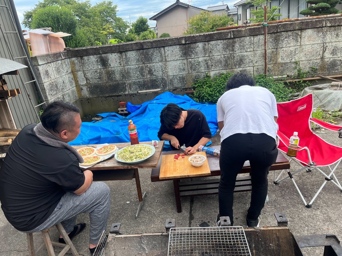 Engine73938357's tweet photo. 富山大学と富山情報ビジネス専門学校の学生と一緒に、射水市の古民家でピザ交流会しました！
活気あふれる学生や、古民家で活躍されている社会人の方々とお話しできてすごく刺激をいただきました！
一緒に富山を盛り上げていきましょう！
#富山県
#富山大学
#富山情報ビジネス専門学校
#富山県立大学 https://t.co/BWey5fbrSY