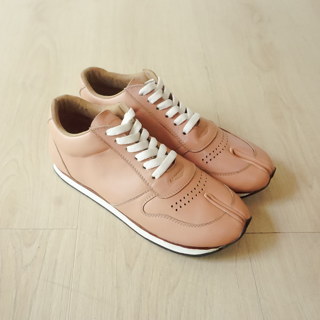 RIDEinc's tweet photo. Bikin sporty look kamu makin unik dengan Gin Leather Tabi Sneakers

In frame: Gin Leather Tabi Sneakers peach
https://t.co/ED4mL6CKaN https://t.co/e6AvkWRekF