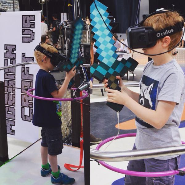 ShakeThatButton's tweet image. Minecraft VR Simulator   shakethatbutton.com/minecraft-vr-s…