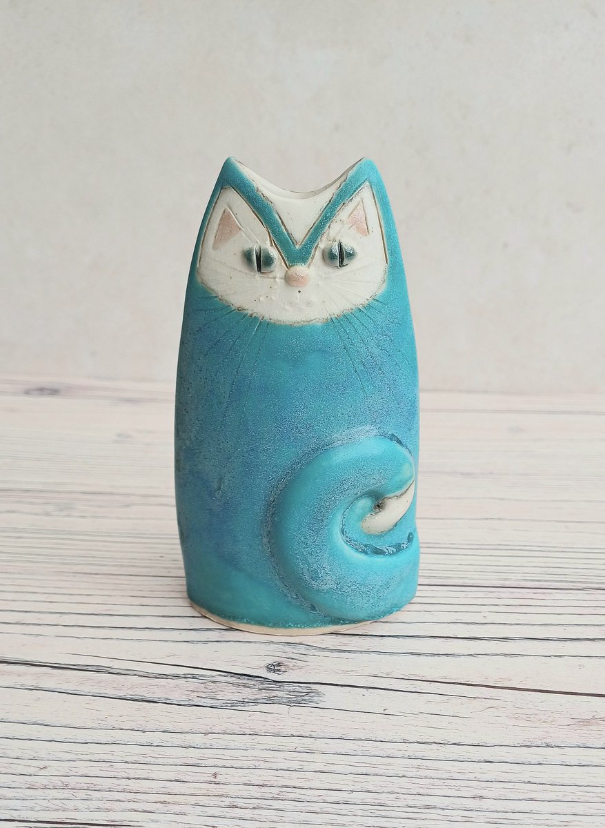 hbceramic's tweet photo. Happy Monday ! Little turquoise cat in my Folksy shop. Love this matt turquoise a real summery colour, link to shop in bio #ceramics #handmade #newonfolksy #pottery #earlybiz https://t.co/bLoaXEEKjh