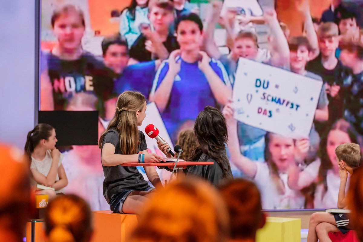 🏆 Wenn Vorlesetalent zusammentrifft: Schaut euch jetzt die Highlights unseres Finales 2022/23 auf YouTube an. 🎥

👉 youtube.com/watch?v=OZ3827…

Copyright: Mo Wüstenhagen
@boev #vorlesewettbewerb #twlz #buchbranche