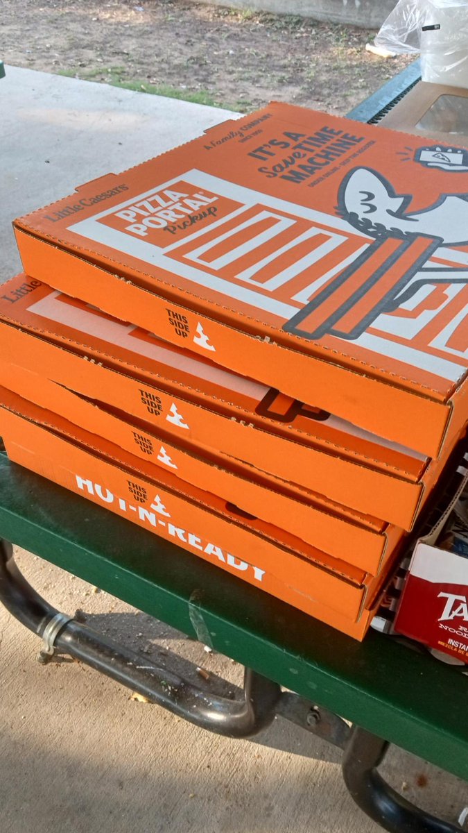 redbreaddenton's tweet photo. Had a great Red Bread this evening! We look forward to another one soon 🥖🍕🧼🪥 https://t.co/YiytfCwdAW