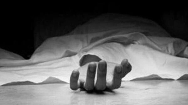 दुकानदार तौसीफ हुसैन ने मजदूर को ज़िंदा जलाया: पेट्रोल डाल कर लगा दी आग, 4 साल से उसके पास कर रहा था काम कर्नाटक के मंगलुरु में एक दुकानदार द्वारा मामूली सी बात पर अपने एक कर्मचारी की हत्या करने का मामला सामने आया है। ये मुल्ले नासूर बन गए है देश के लिए इनका इलाज जरूरी है