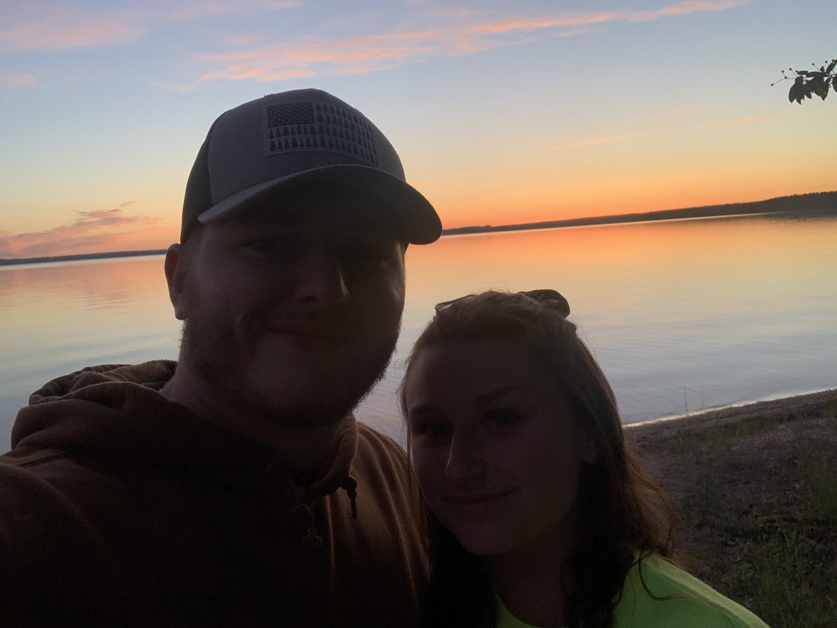 JacobDaDarling's tweet photo. Happy 22nd birthday to the most beautiful and creative girl I have ever met! She brings me so much joy that I would have never experienced if @10riri10 hadn’t taken the chance to sit next to me years ago.  Wish her a happy bday because it would mean the world me!😍🥳🦋🐳🌗 https://t.co/wrIHzlKs5L