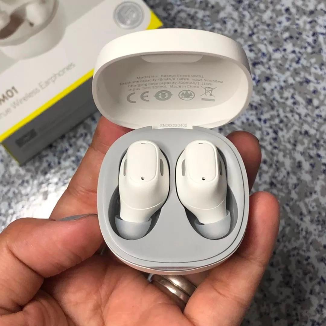 ShopzadaReviews's tweet photo. Very Affordable.
it has noice cancelling, the bass are good, the microphones are crisp, it charges fast, its easy to use, and it lasts me for almost 5 days.

Order here https://t.co/hnKNYD11gx https://t.co/Bm3uRzsoPi