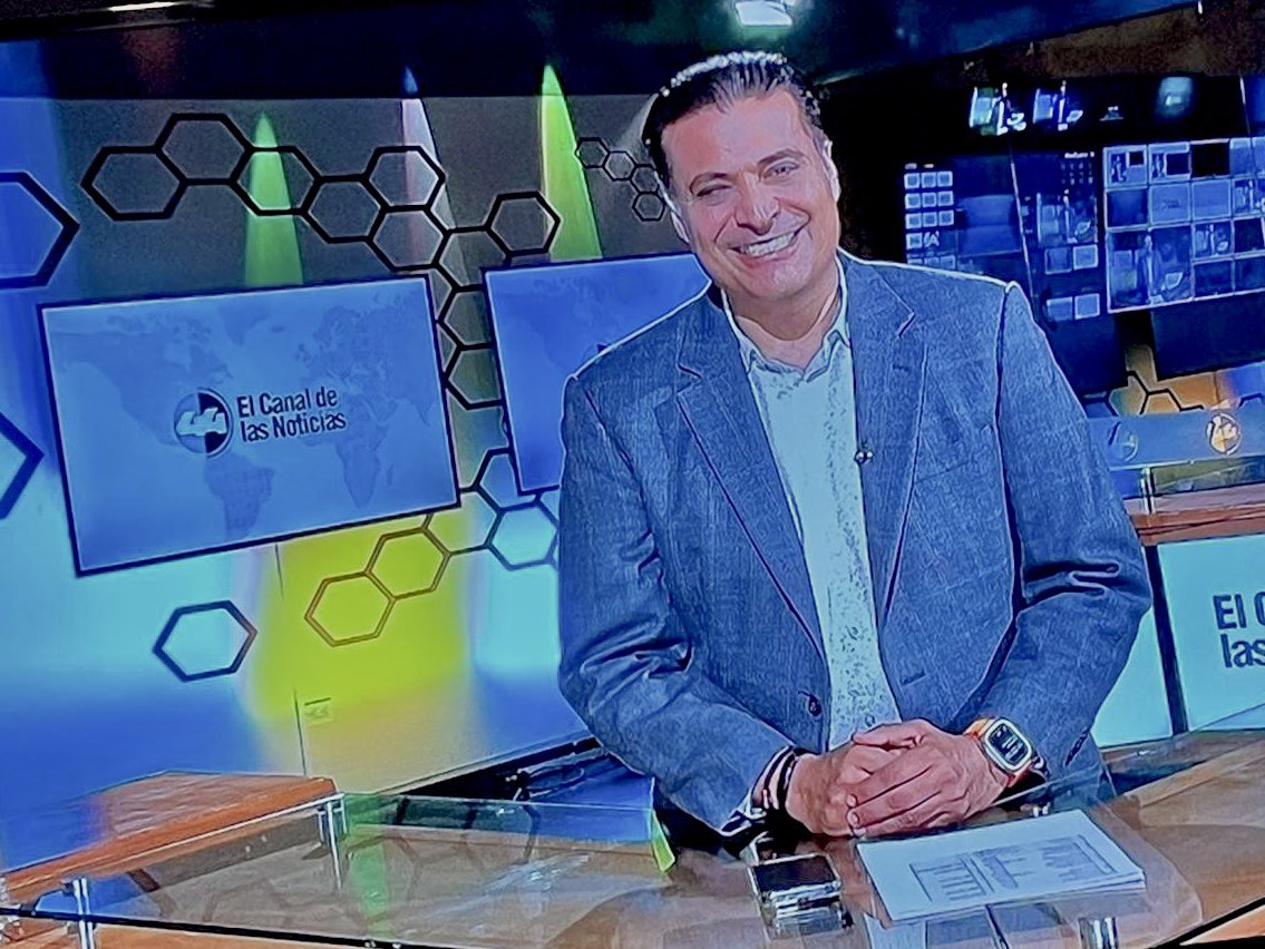 laloadame's tweet photo. @Canal44CUU  lunes a viernes de 7 a 8 pm canal 44.1 TV abierta https://t.co/8BMwjfye2k