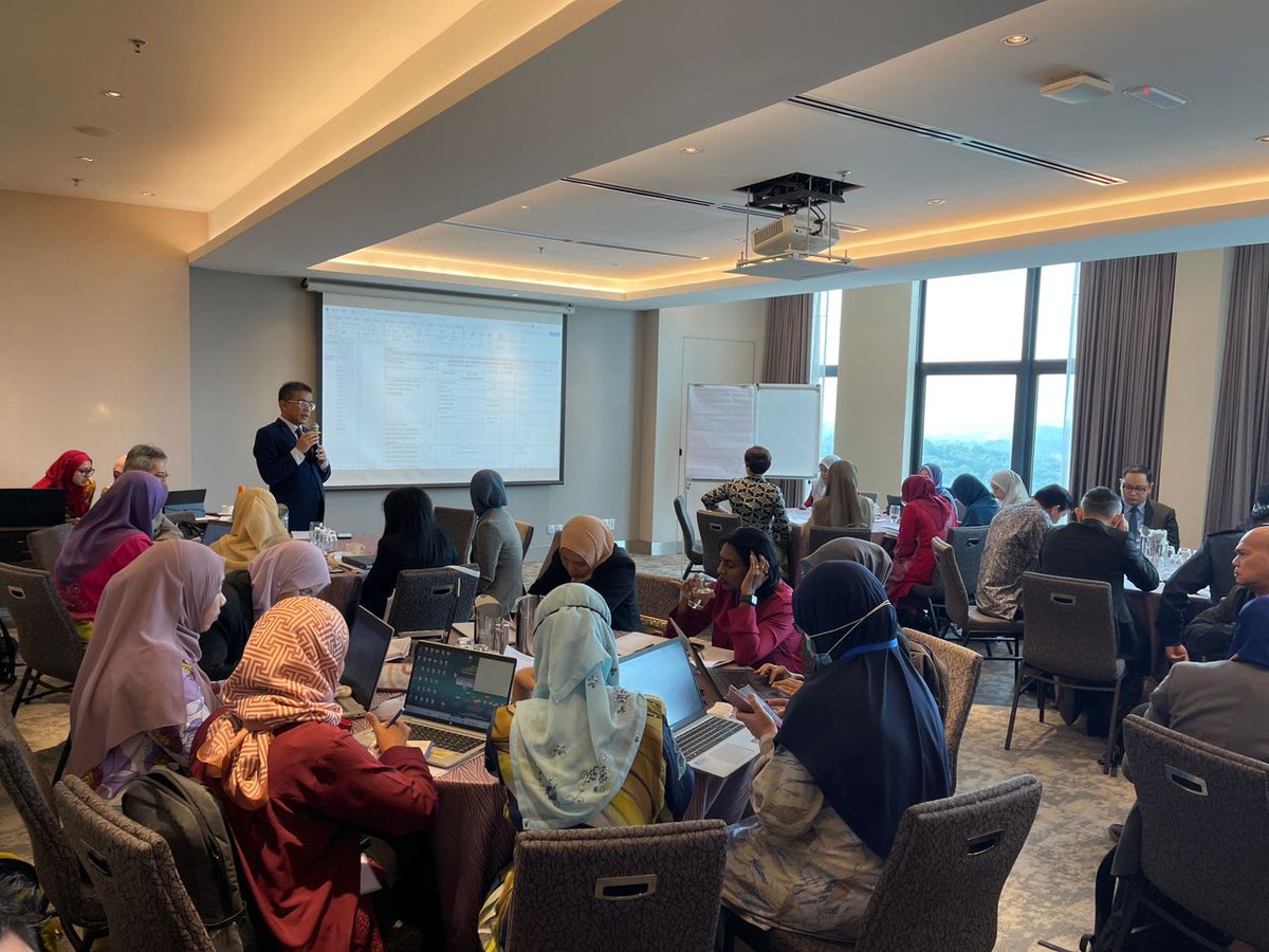 MyUNDP's tweet photo. #MyUNDP &amp; @EkonomiMalaysia have conducted a series of insightful nationwide consultation labs with federal ministries, state authorities as well as local agencies to determine the country’s national #SDG targets &amp; indicators for Malaysia's upcoming #SDGRoadmap. #INFF #LNOB https://t.co/rW7TPk1xf7