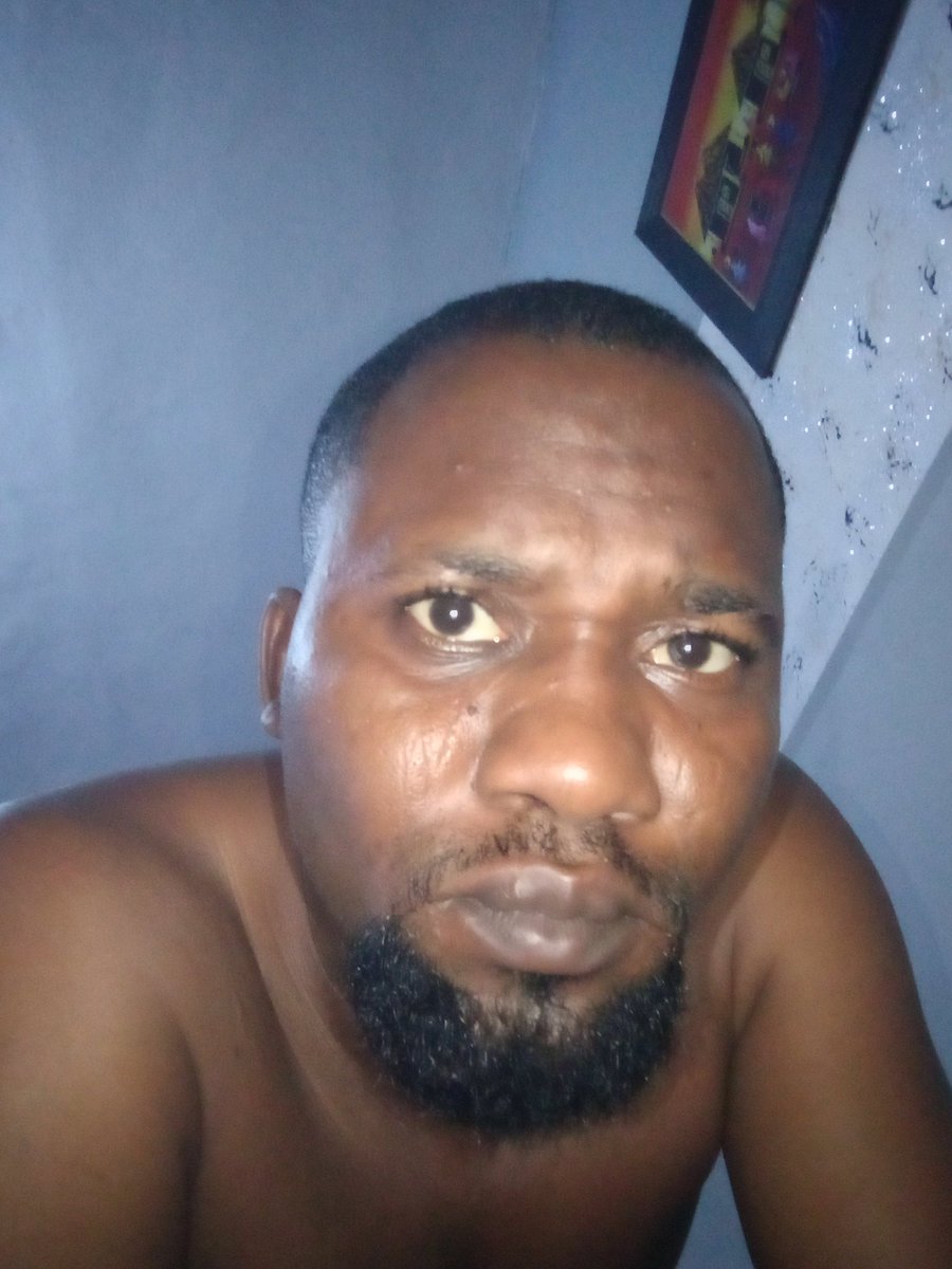 dbonny168's tweet photo. You see this face  😭 and you think you can help me. DM pls https://t.co/6hskY56oYf