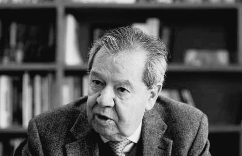 higinio_mtz's tweet photo. Lamento el fallecimiento de @PMunozLedo. El político, cuya inteligencia, capacidad y valentía nunca tuvieron límites. Increíbles las pláticas con él, así como inolvidables sus discursos en cientos de eventos que me tocó acompañarlo.
En estos moementos, mi pesar y mis condolencias a toda su familia. +
