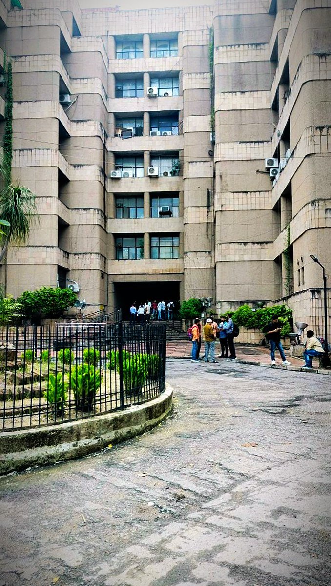 आप सबकी कड़ी मेहनत और लगातार किये गए प्रयासों के परिणामस्वरूप जूनियर इंजीनियर 2018 का परिणाम लगभग बनकर तैयार है , इसी हफ्ते आने की प्रबल सम्भावना है। आप सभी के योगदान का तहेदिल से सुक्रिया।
#UPSSSC_JE2018_Result 
#जेई_रिजल्ट_जारी_करो 
फिर भी आप लोग निरन्तर सचिव जी से मिलते रहें।
