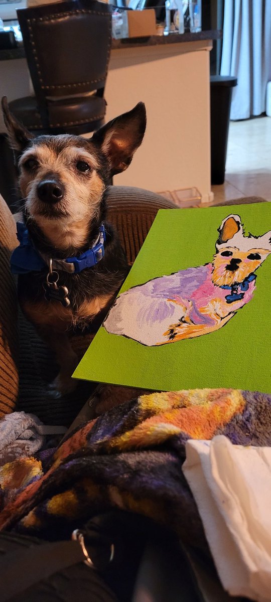 Mom's painting me tonight! I hope you all had a nice weekend! 🐾 🍜 🐕 
#dogsoftwitter #itsnoodles #Italianrecipes #painting