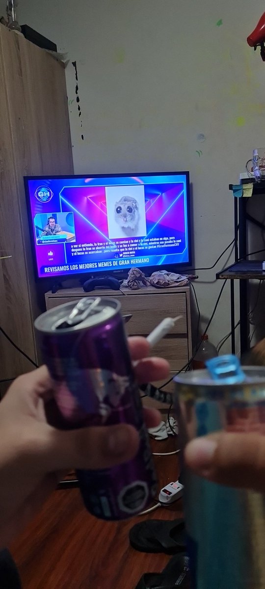 OTBmavk's tweet photo. acá viendo #GranHermanoCHV con la pololaa, un saludo don Claudio michó https://t.co/UAi7EJ0EGD