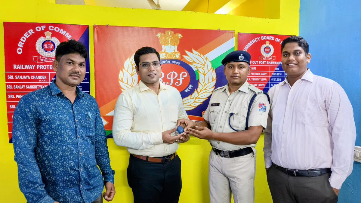 subhakantadash1's tweet photo. Grateful to the helpful officers at Bhawanipatna Railway Station's RPF office! 🙏 Lost my Apple AirPod on the morning train, but their swift assistance led to its recovery by evening. Kudos to the Officials of @EastCoastRail @AshwiniVaishnaw @indiaraillnews @PMOIndia @RailMadad https://t.co/S9lcaRL3j4