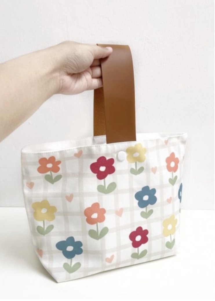 yamsi_'s tweet photo. @infotwitwor_ mini bag buat mukena lucuuuuuu harga 50ribuan #racunshopee https://t.co/Gbwz5JE6hs https://t.co/wg69YDH96a