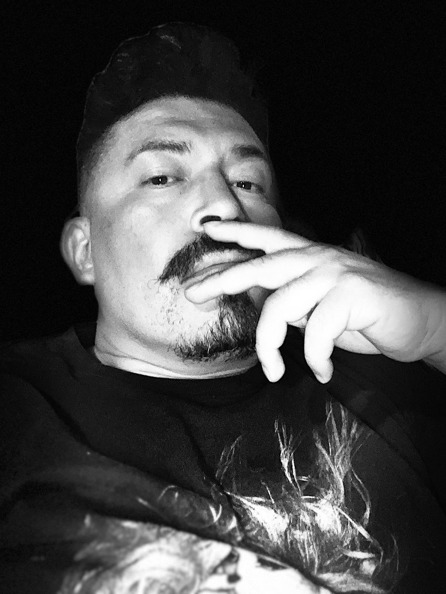 montecristoem's tweet photo. Quien para no pasar frío…. De ausencia!!! https://t.co/zygVWJzcoe