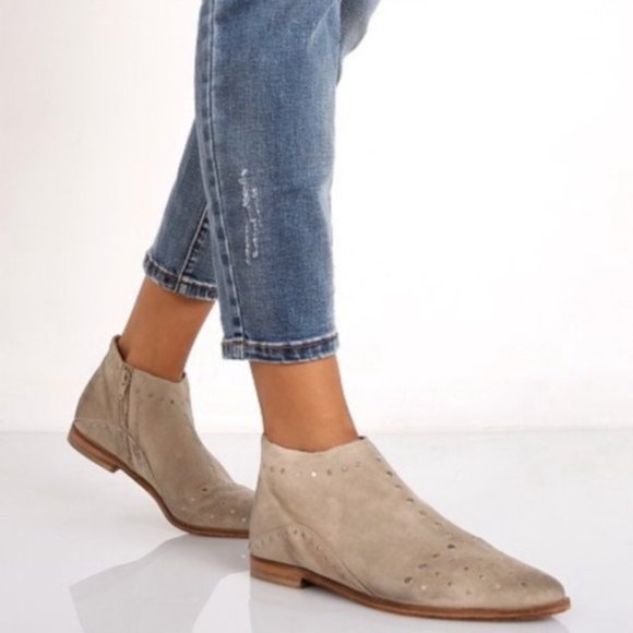 KatiaDBE's tweet photo. So good I had to share! Check out all the items I'm loving on @Poshmarkapp #poshmark #fashion #style #shopmycloset #sandro #freepeople #aritzia: https://t.co/sXKkTXjb7J https://t.co/o8UJ6muAmr