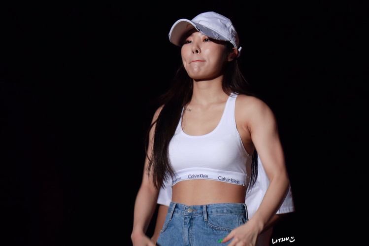 wrixlesolar's tweet photo. this yongsun reminded me of this wheein🥲🥲🥲 https://t.co/VtCz8dfB9H