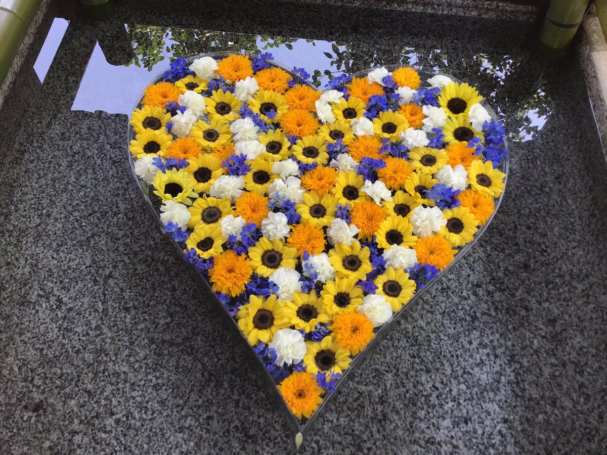 fusebenten's tweet photo. 本日己巳の日です🐍夏色の花手水もございますのでお参りの際はぜひご覧ください🌻また、7〜8月は夏詣ということで、御朱印に青い限定の判を押しております(※巳の日の限定御朱印にはつきません)。
熱中症警戒アラートが出ておりますのでお出かけされる方はご注意ください😵☀️
#布施弁天 #花手水 #柏市 https://t.co/Ugk4thvt6f