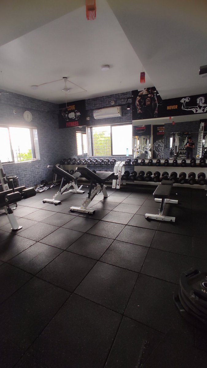 Varadvlogs11's tweet photo. Fitness the first priority 🏋️🤸💪
#FitCheck #fitnessjourney #FitnessMotivation #gym #yoga #fitindia #YouthPower https://t.co/UZ1gLAAmNv