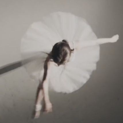 ccdanc3's tweet photo. Cosas que debes llevar en tu bolso para tus clases de baile 

                               ༂  ─ by 🦢 https://t.co/SLMuuIy6jM