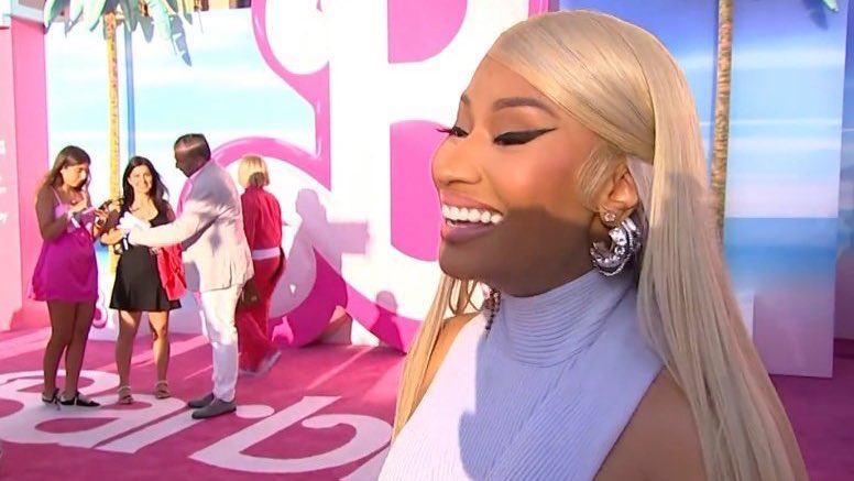reupbarbie's tweet photo. drop your last saved photo of nicki minaj https://t.co/ssSuw7gHTY