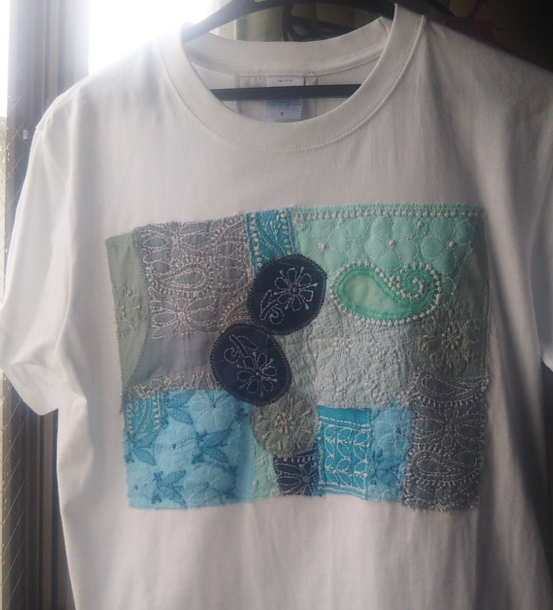 sirokumanoquilt's tweet photo. #おひるーな
#イトバナシ

インド刺しゅうのハレギTシャツ
一目惚れ💕 https://t.co/MfoG51NIHX