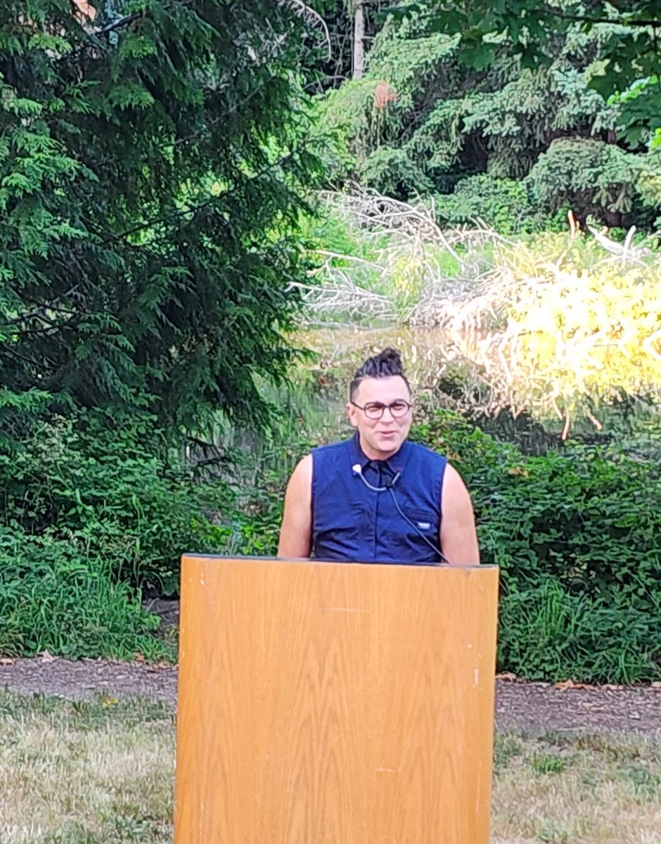 Queer bars, covens, and such fun, funny, and good writing from our workshop leader @AEOsworth. Perfect summer evening on the lush @Reed_College_ campus. Such a great start to the week at @Tin_House!! #thsw