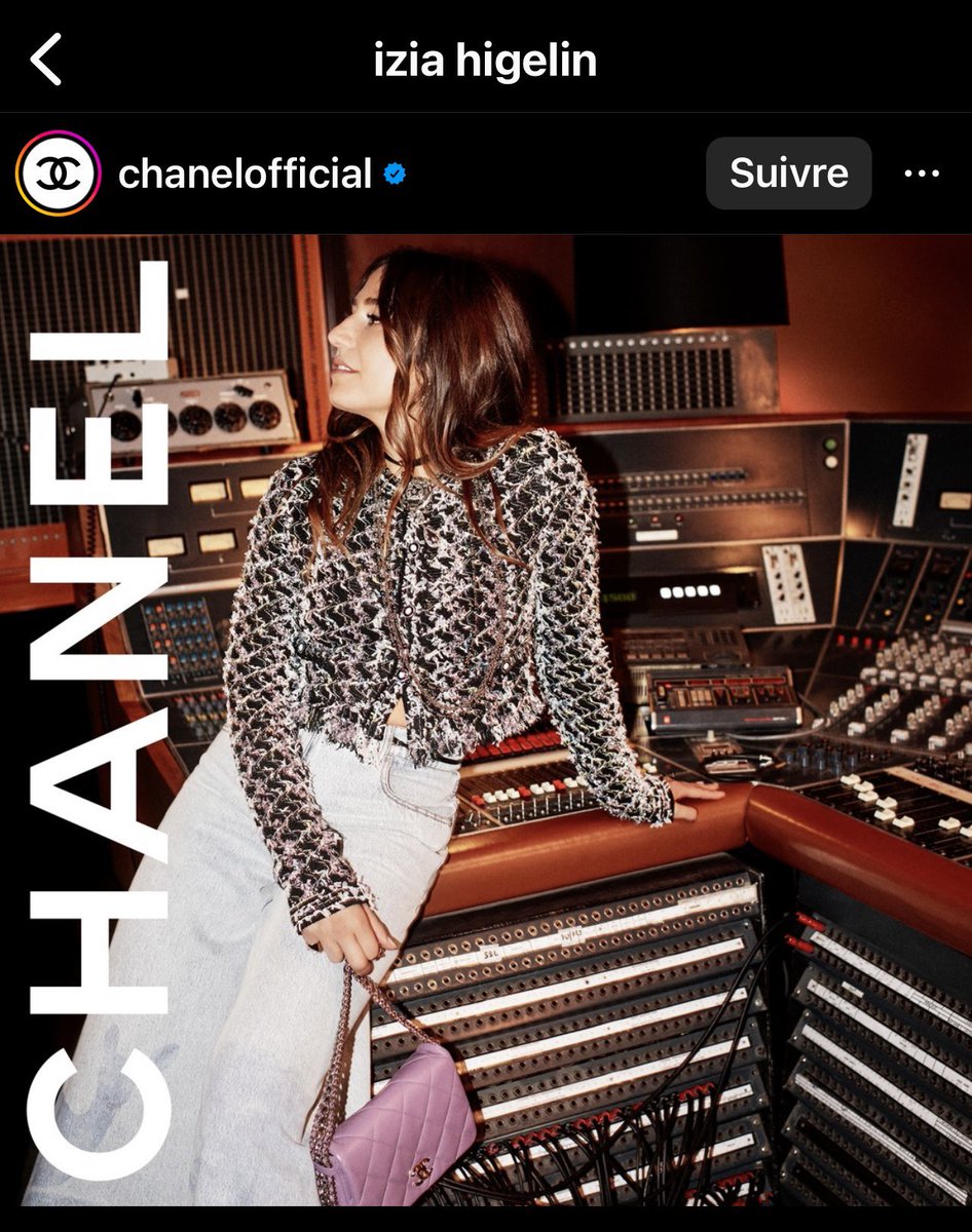 julien_diez's tweet image. Izïa Higelin, souvent considérée comme un bon exemple de népotisme à la française, se présentant elle même en héritière, invite au lynchage du chef de l’état avec une bâte à clous. 

Ça va @CHANEL ? Il y a des choix moins paradoxaux pour vos campagnes non ? 
#badbuzz #comdigital